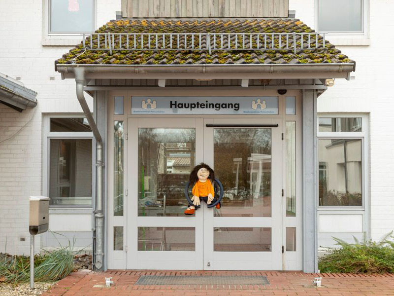 sozialpaediatrisches-zentrum-in-neustadt-foto-eingang